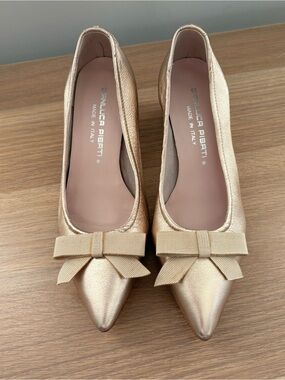 Gianluca Pisati Gold Metallic Leather Bow Pumps Size 35 Italy